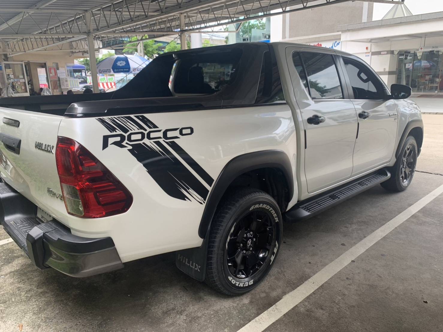 2019 Toyota revo rocco 2.8 สีขาว (รูปที่ 6)