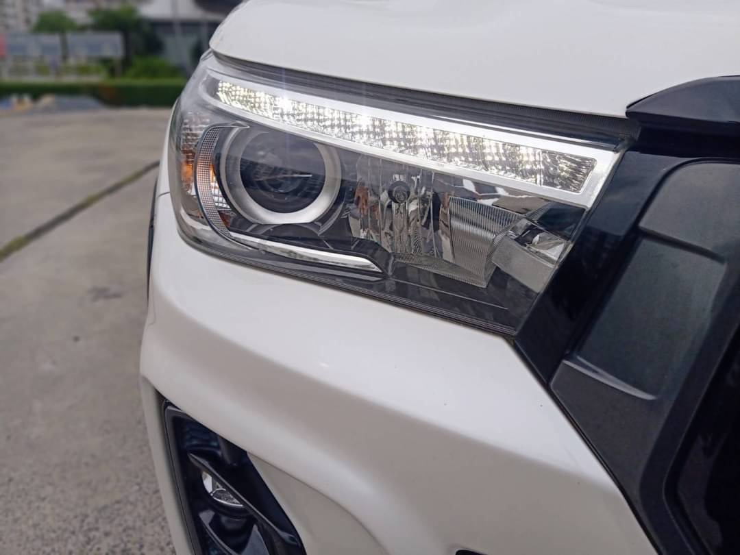 2019 Toyota revo rocco 2.8 สีขาว (รูปที่ 10)