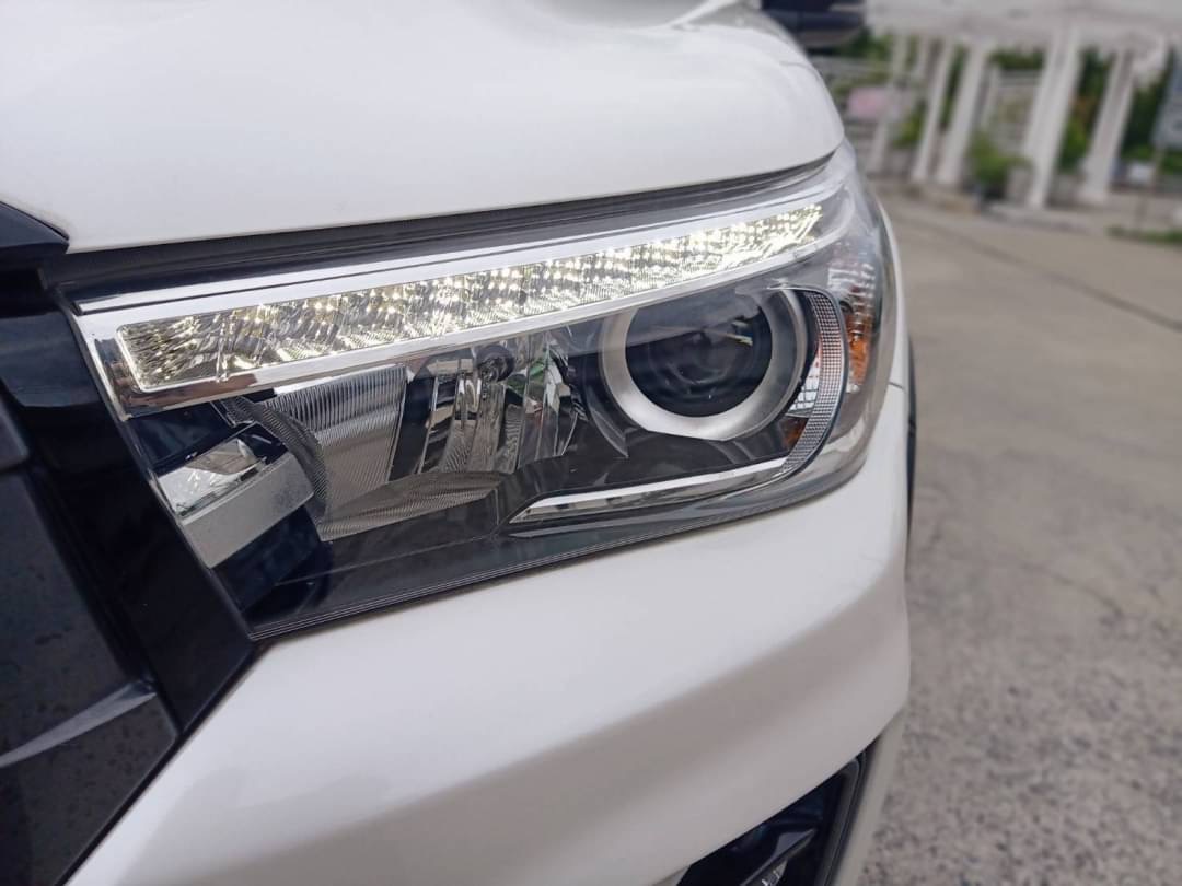 2019 Toyota revo rocco 2.8 สีขาว (รูปที่ 8)