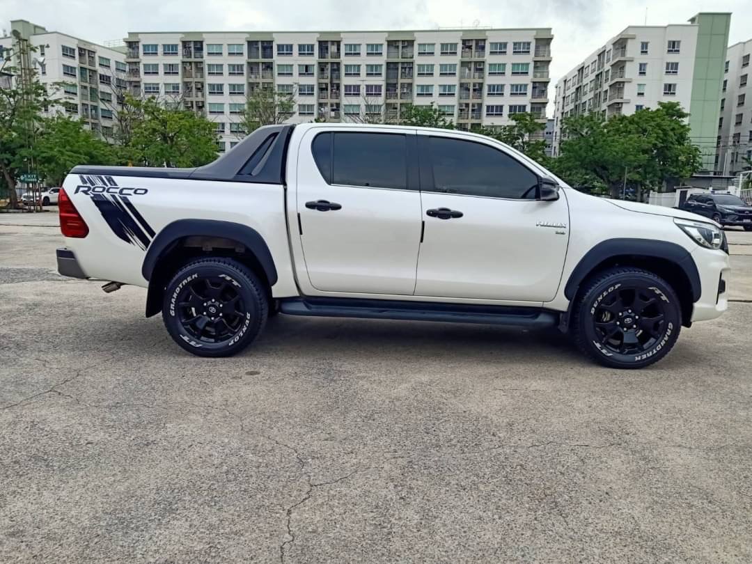 2019 Toyota revo rocco 2.8 สีขาว (รูปที่ 4)