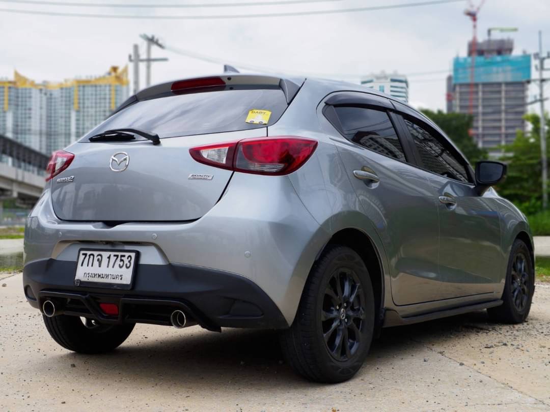 2018 Mazda 2 Hatchback (5 ประตู) สีเงิน (รูปที่ 12)