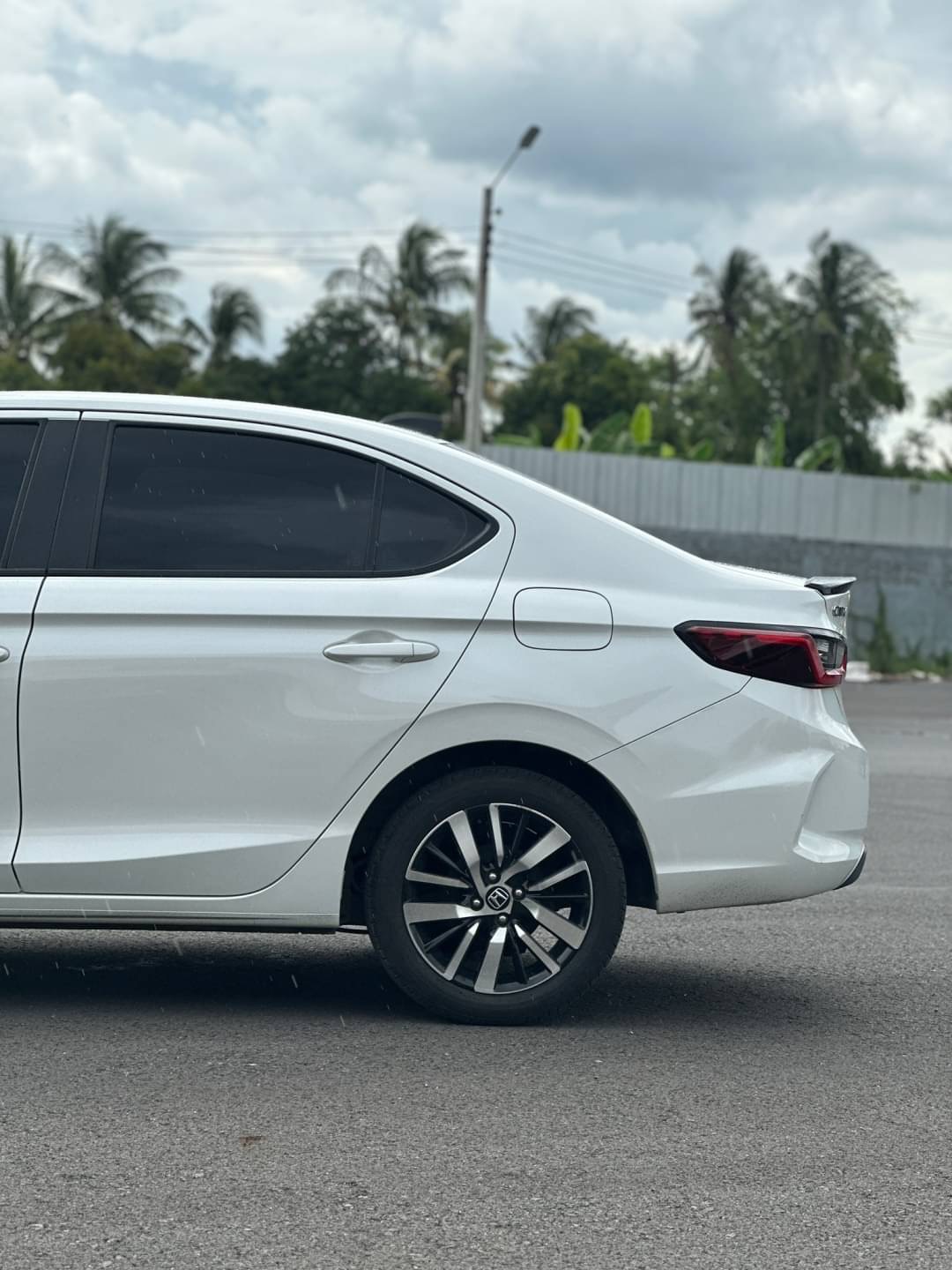 2020 Honda City สีขาว (รูปที่ 2)