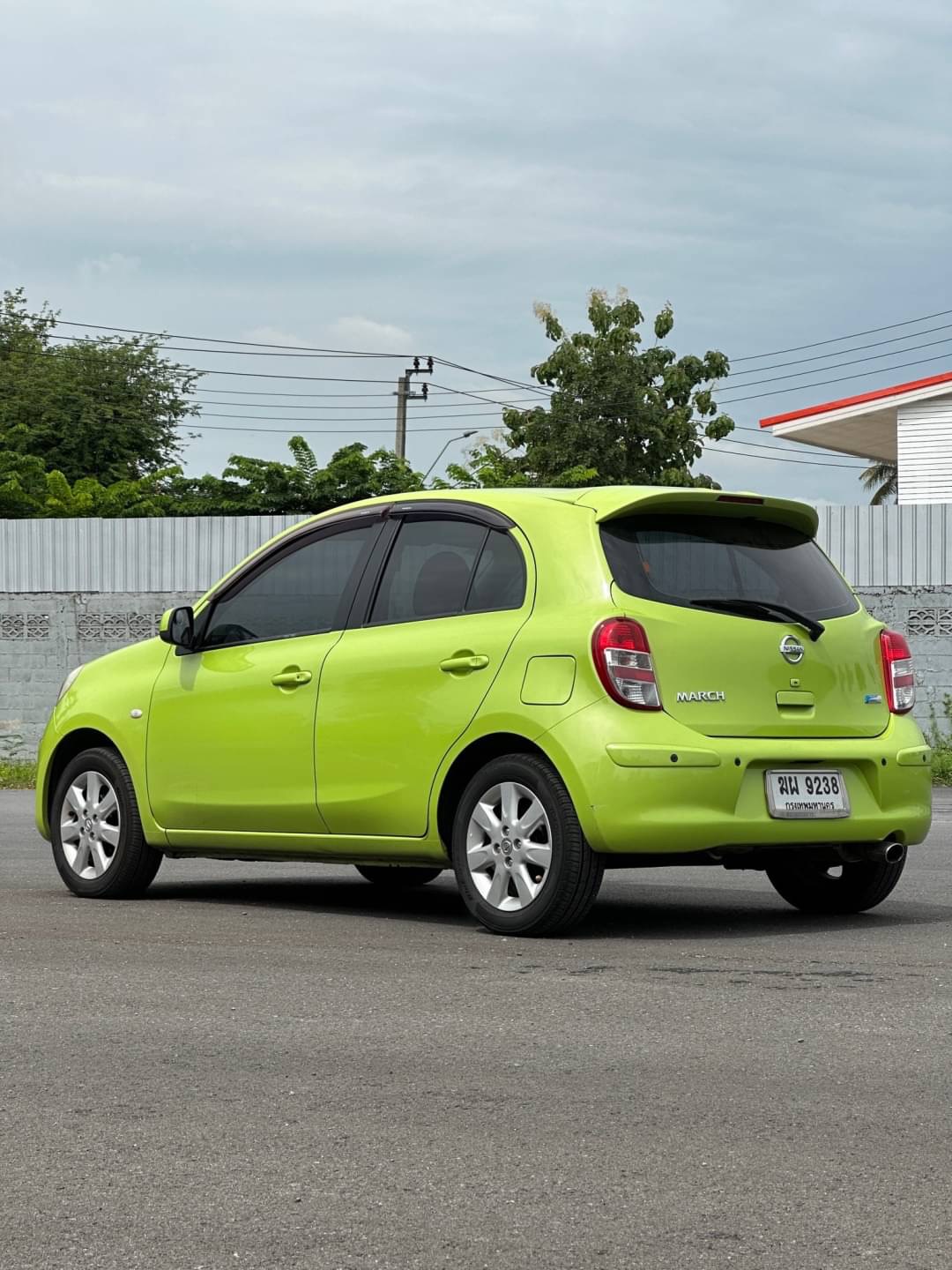 2012 Nissan March สีเขียว (รูปที่ 8)