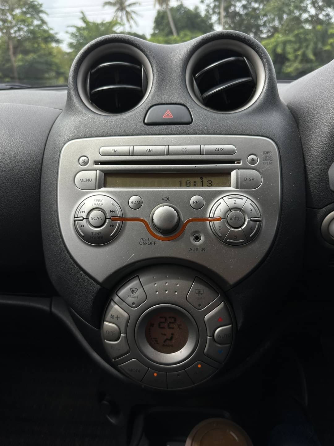 2012 Nissan March สีเขียว (รูปที่ 15)