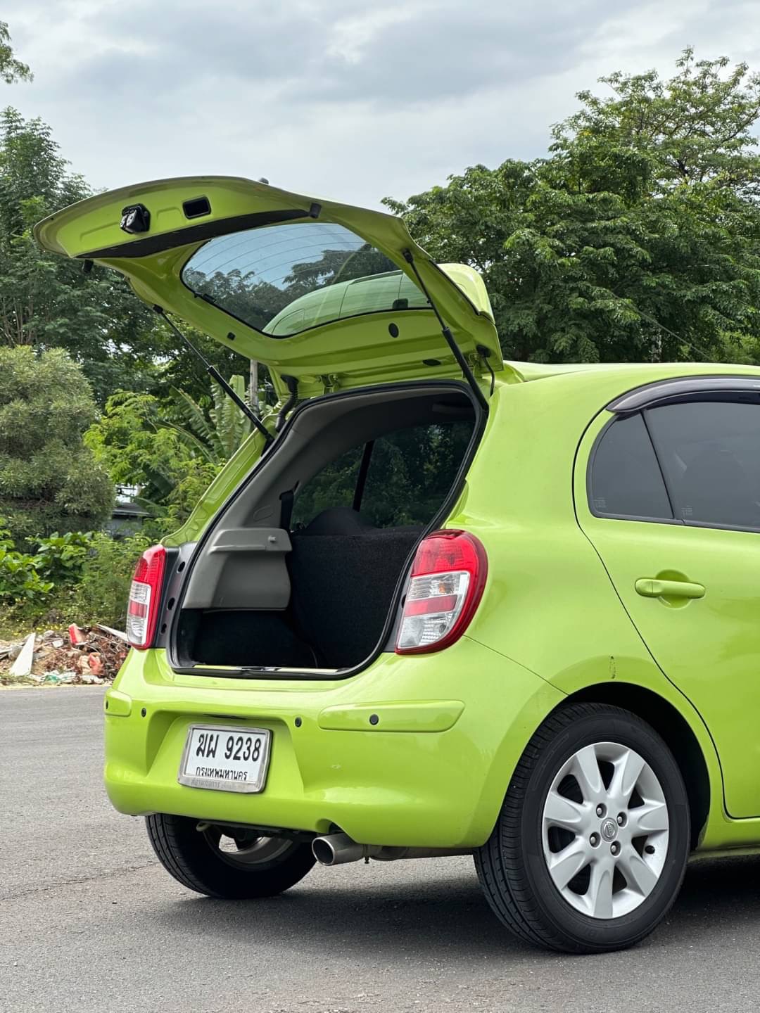 2012 Nissan March สีเขียว (รูปที่ 9)