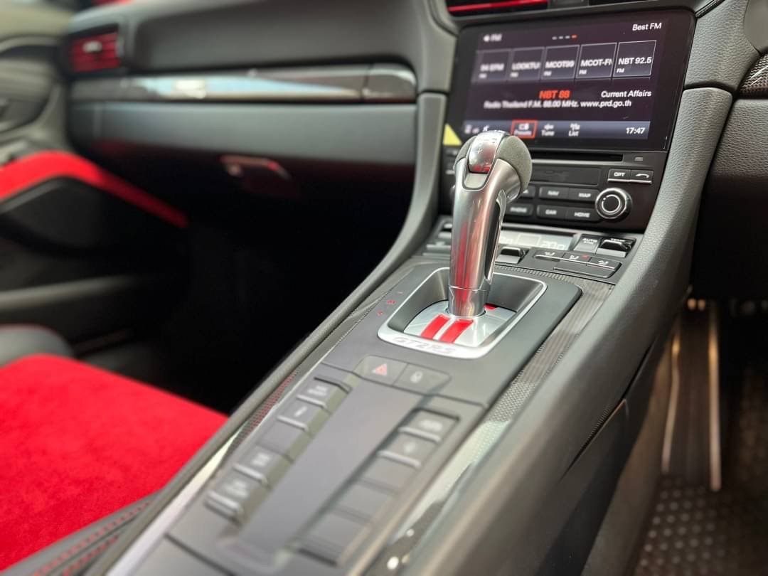 2019 Porsche 911 992 สีขาว (รูปที่ 17)