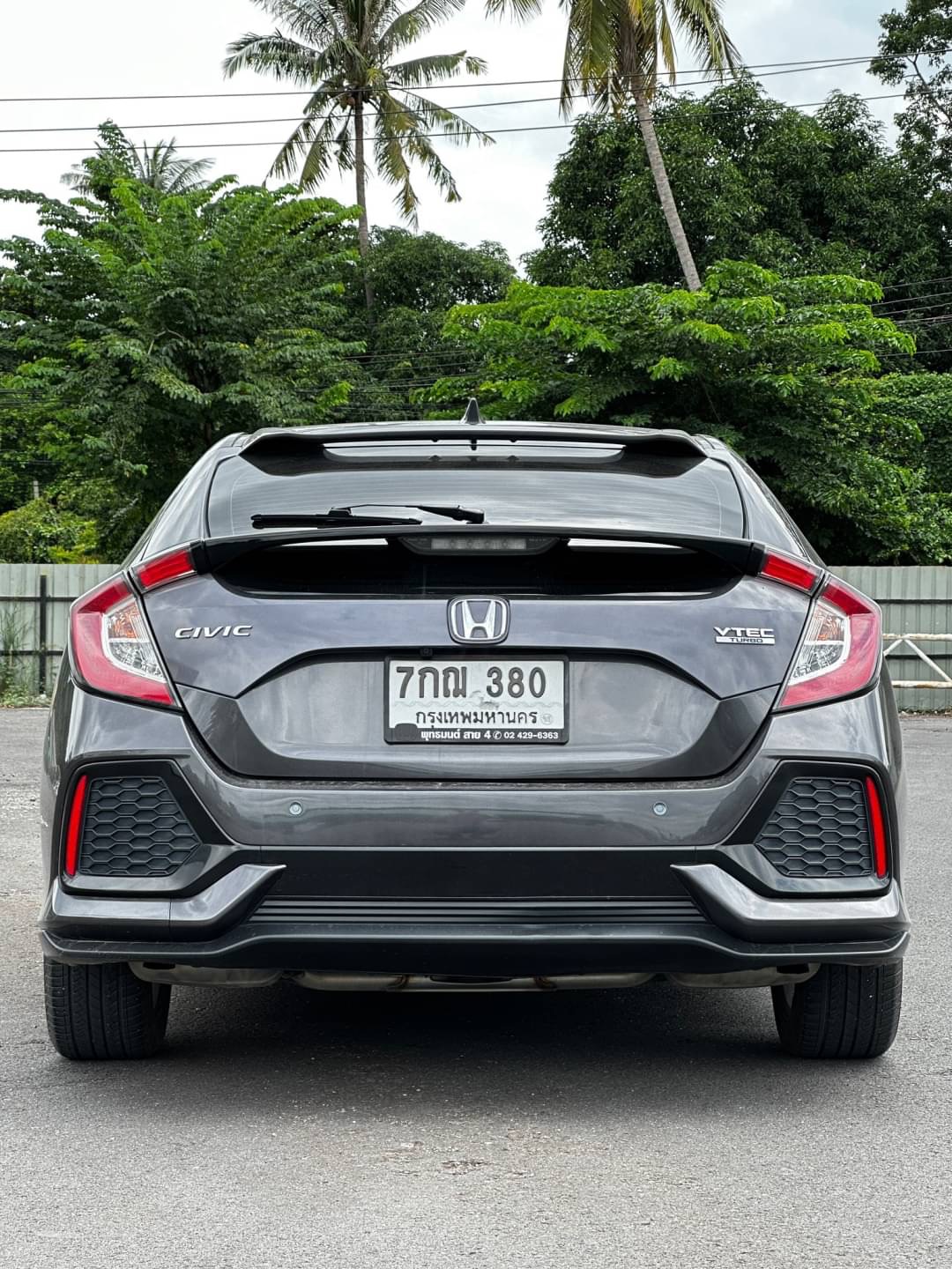 2018 Honda Civic Hatchback สีเทา (รูปที่ 9)