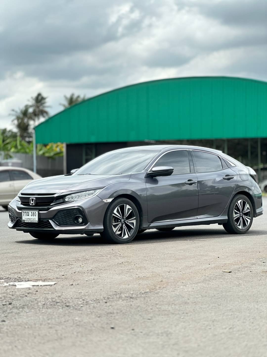 2018 Honda Civic Hatchback สีเทา (รูปที่ 3)