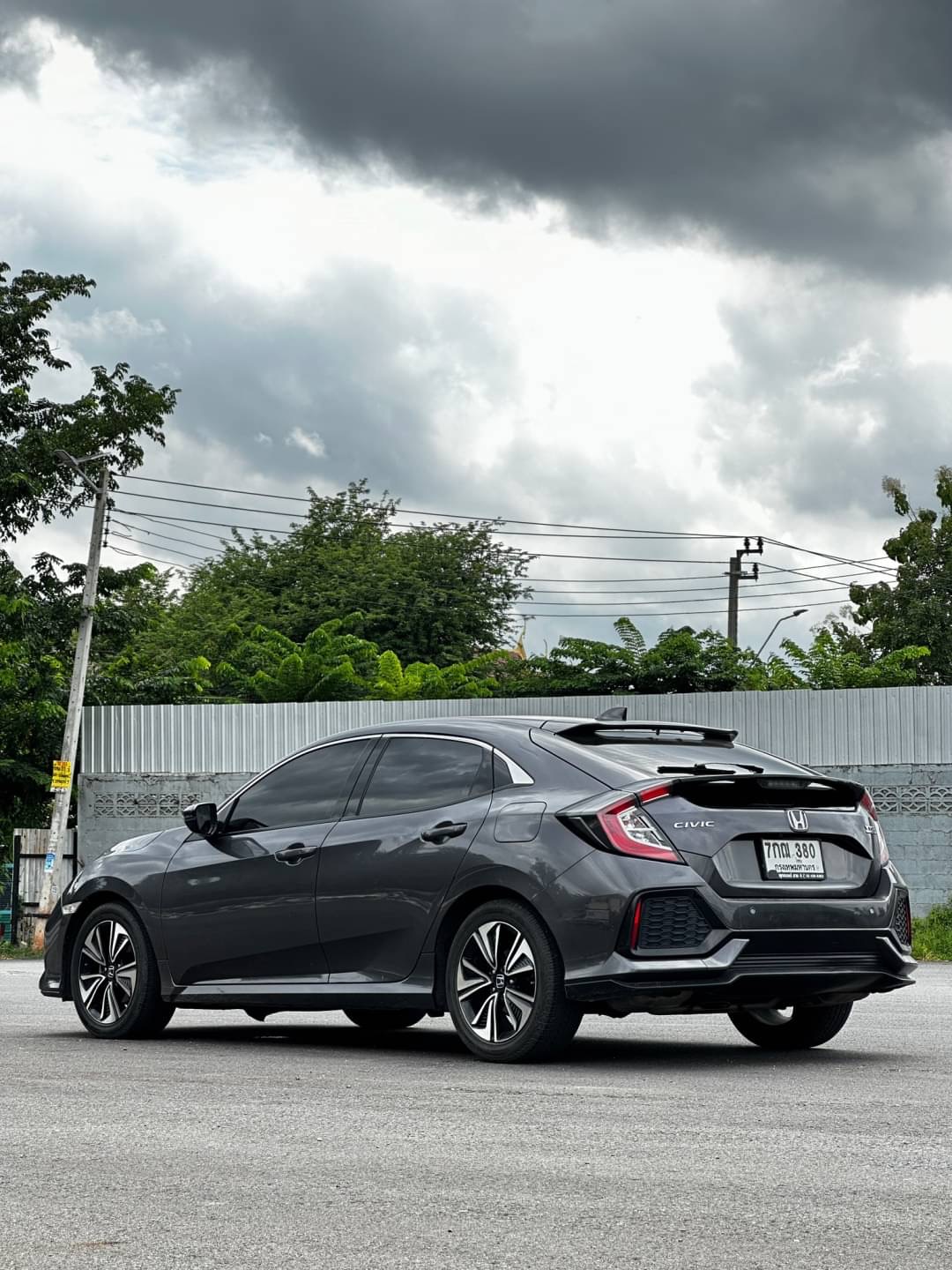 2018 Honda Civic Hatchback สีเทา (รูปที่ 10)