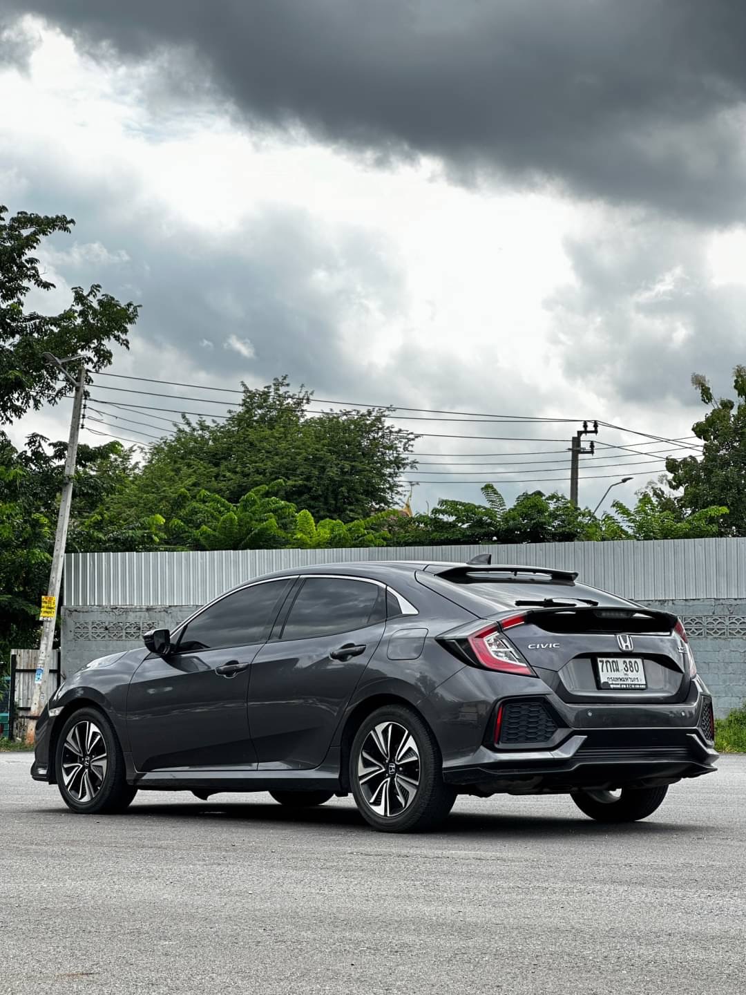 2018 Honda Civic Hatchback สีเทา