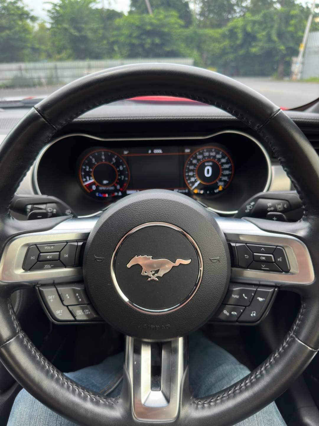 2018 Ford Mustang สีแดง (รูปที่ 17)