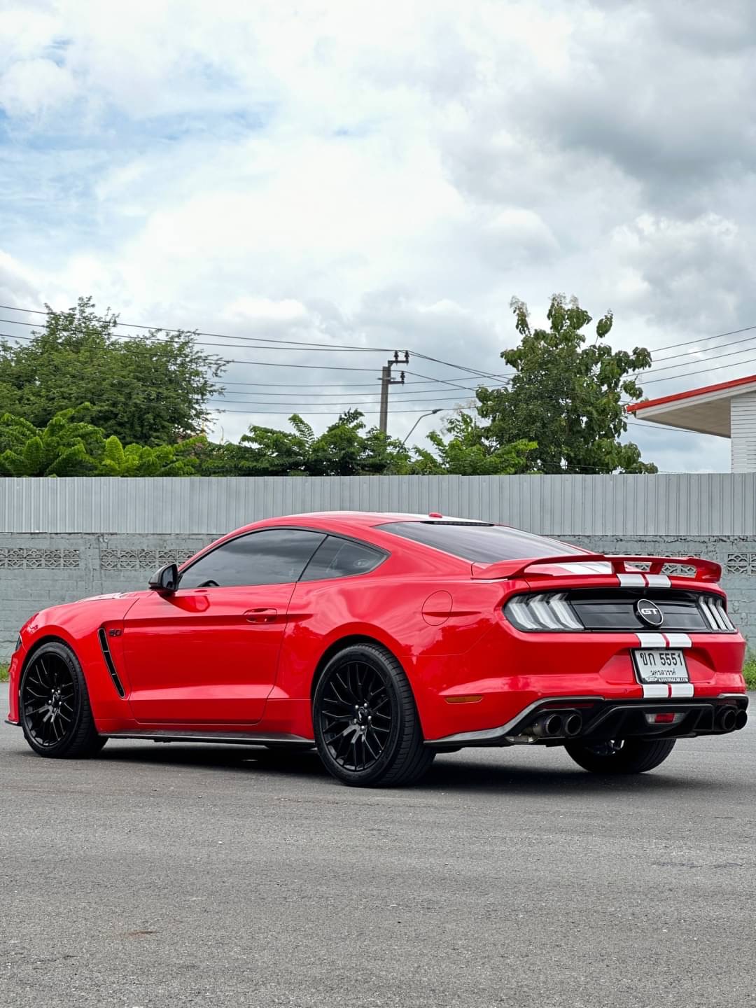 2018 Ford Mustang สีแดง (รูปที่ 3)