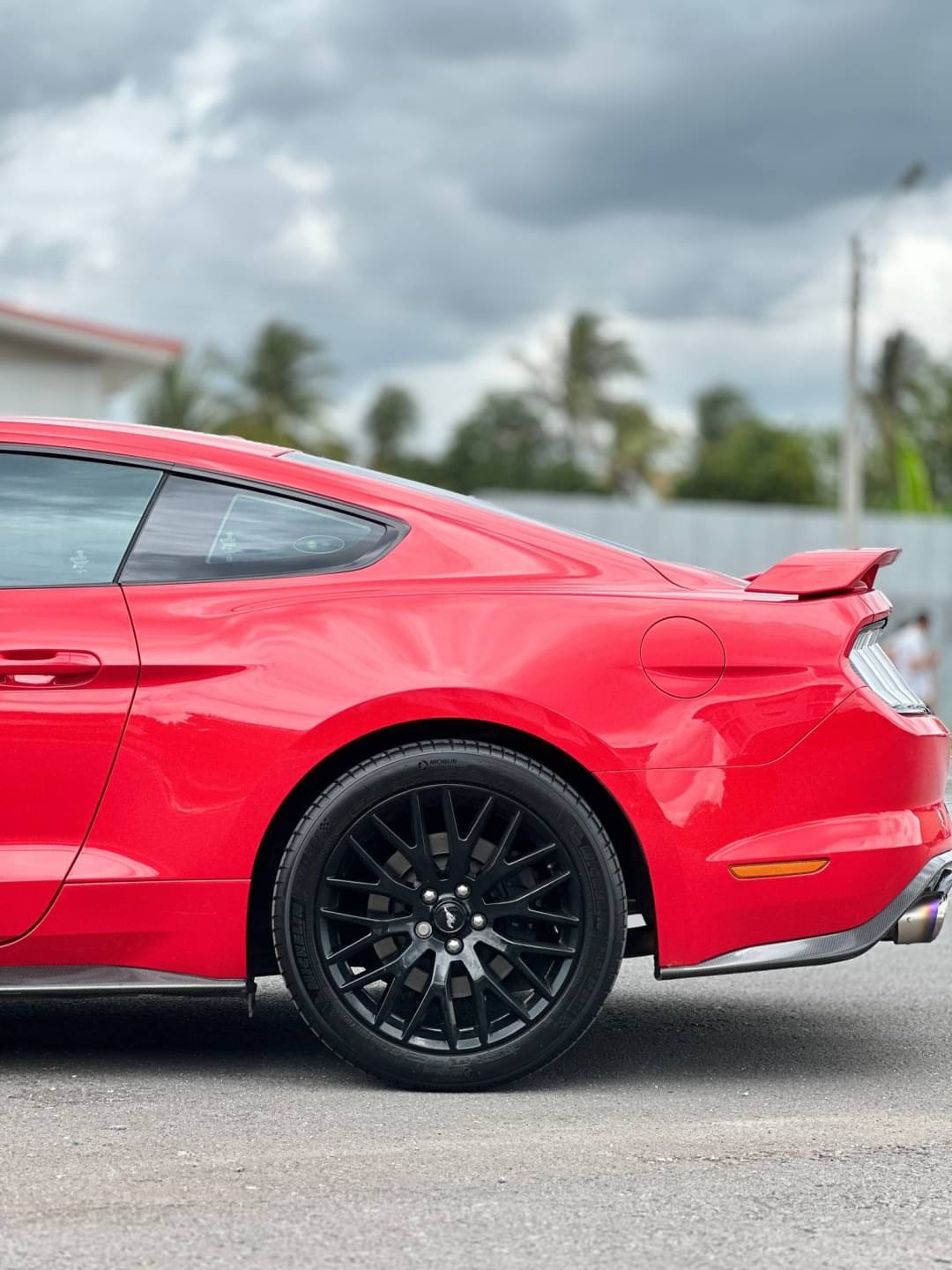 2018 Ford Mustang สีแดง (รูปที่ 4)