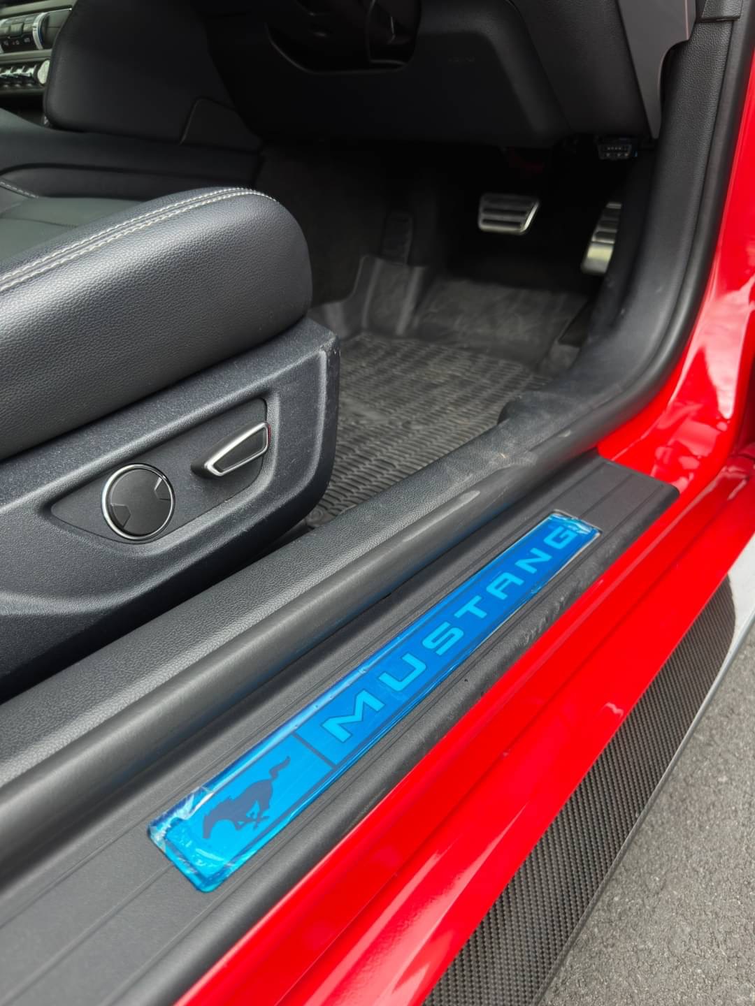 2018 Ford Mustang สีแดง (รูปที่ 9)