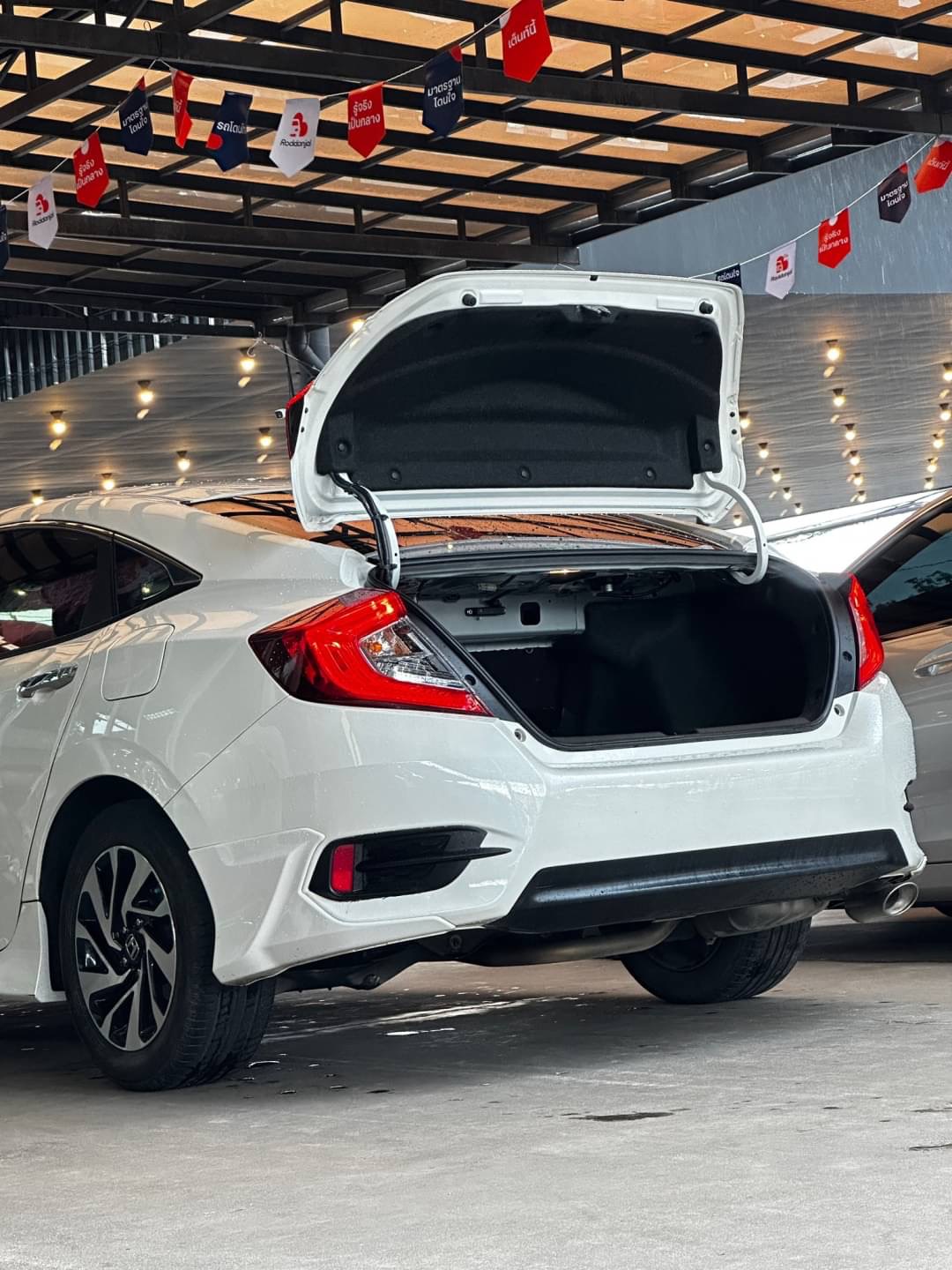2016 Honda Civic Sedan สีขาว (รูปที่ 14)