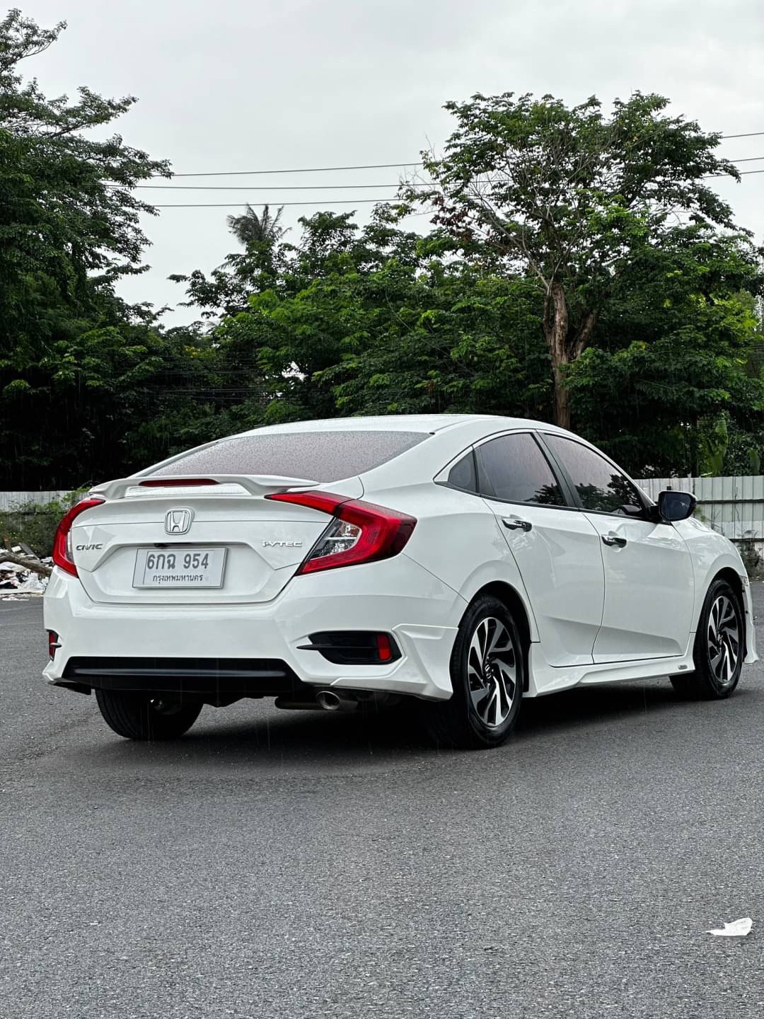 2016 Honda Civic Sedan สีขาว (รูปที่ 2)
