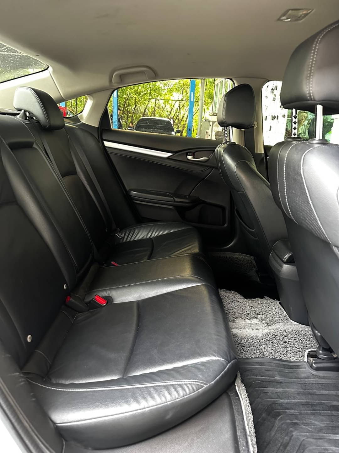 2016 Honda Civic Sedan สีขาว (รูปที่ 17)
