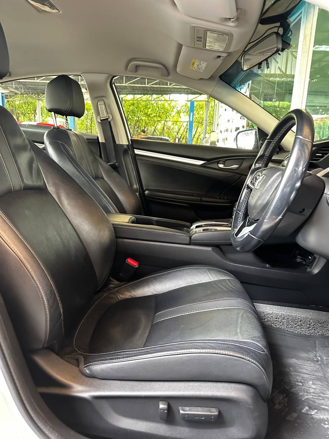 2016 Honda Civic Sedan สีขาว (รูปที่ 8)
