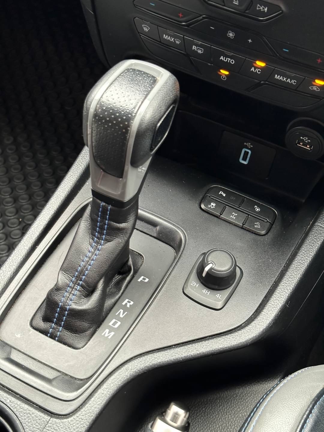 2020 Ford Ranger Raptor 2.0 4WD สีน้ำเงิน (รูปที่ 11)
