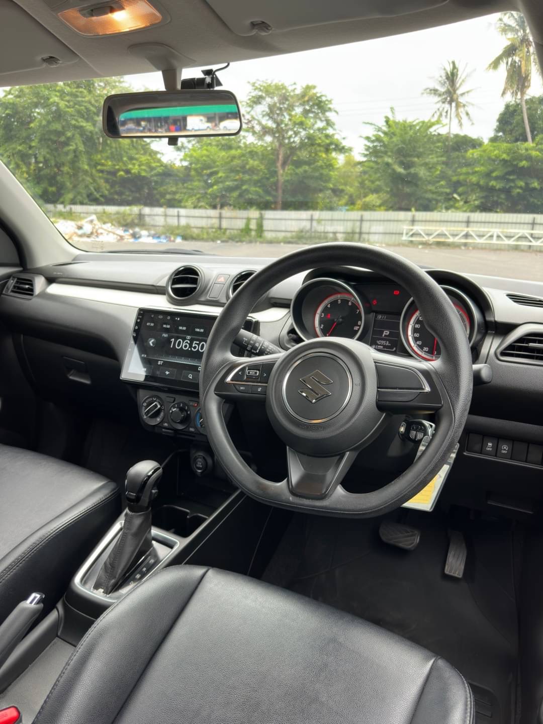 2020 Suzuki Swift สีแดง (รูปที่ 10)