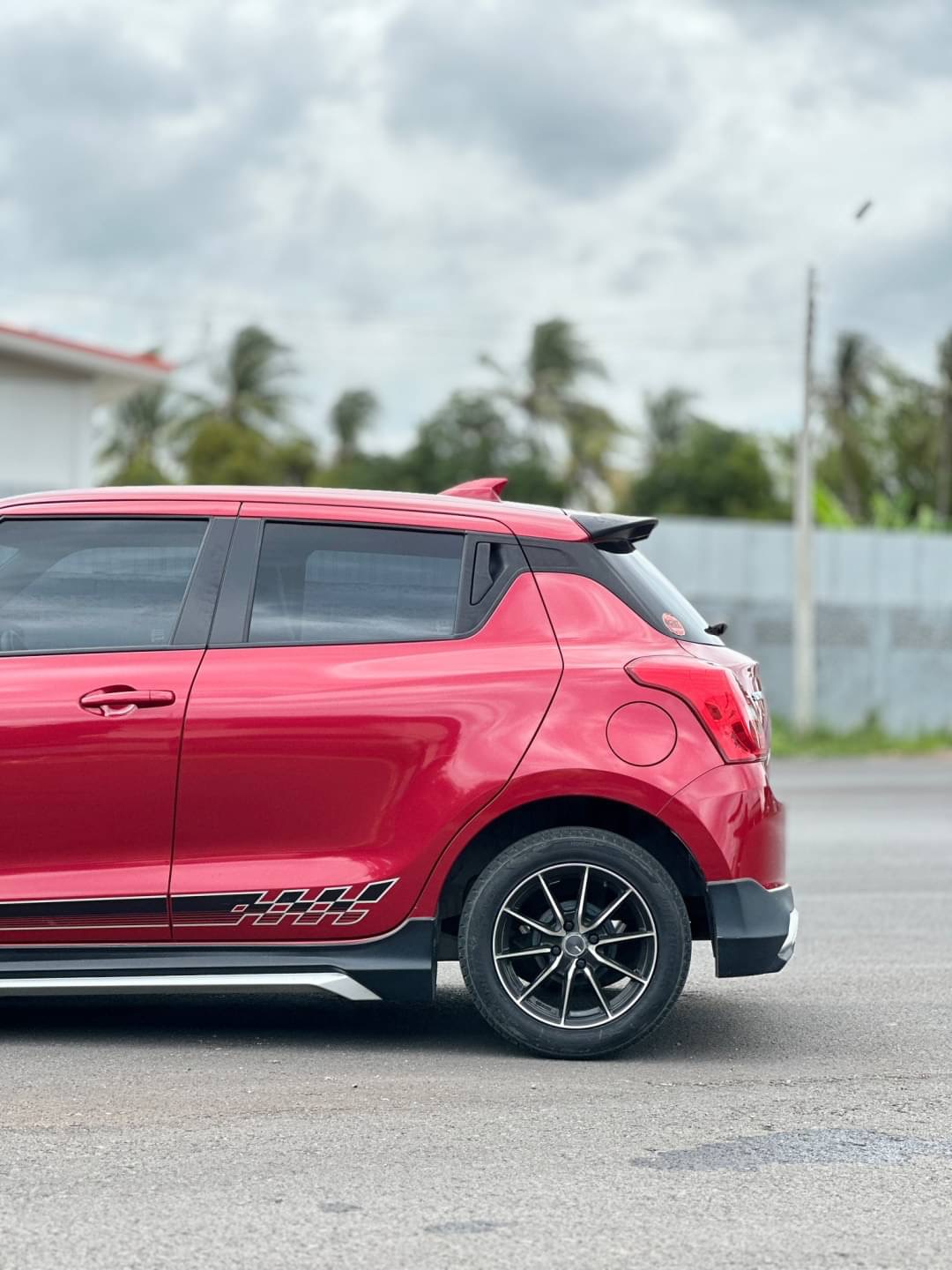 2020 Suzuki Swift สีแดง