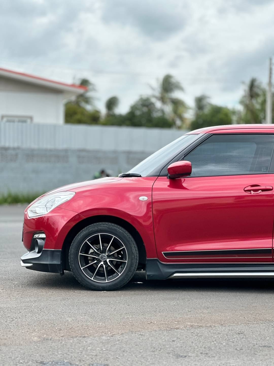 2020 Suzuki Swift สีแดง