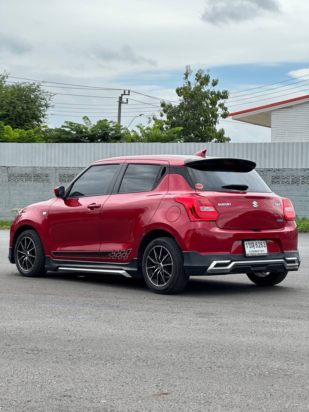 2020 Suzuki Swift สีแดง