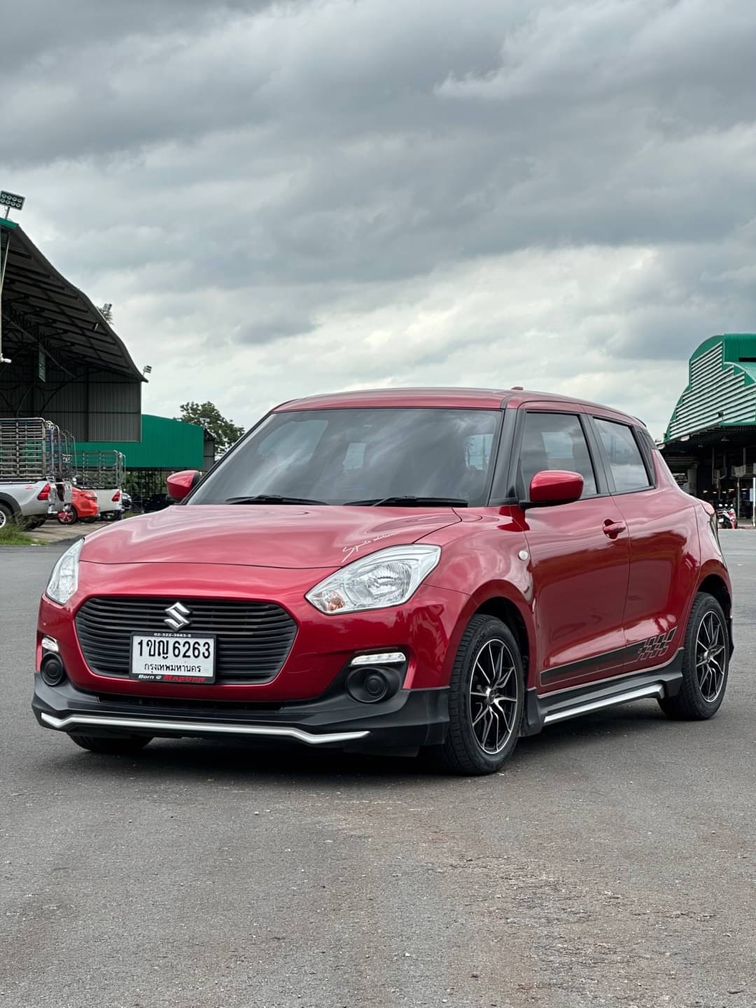 2020 Suzuki Swift สีแดง