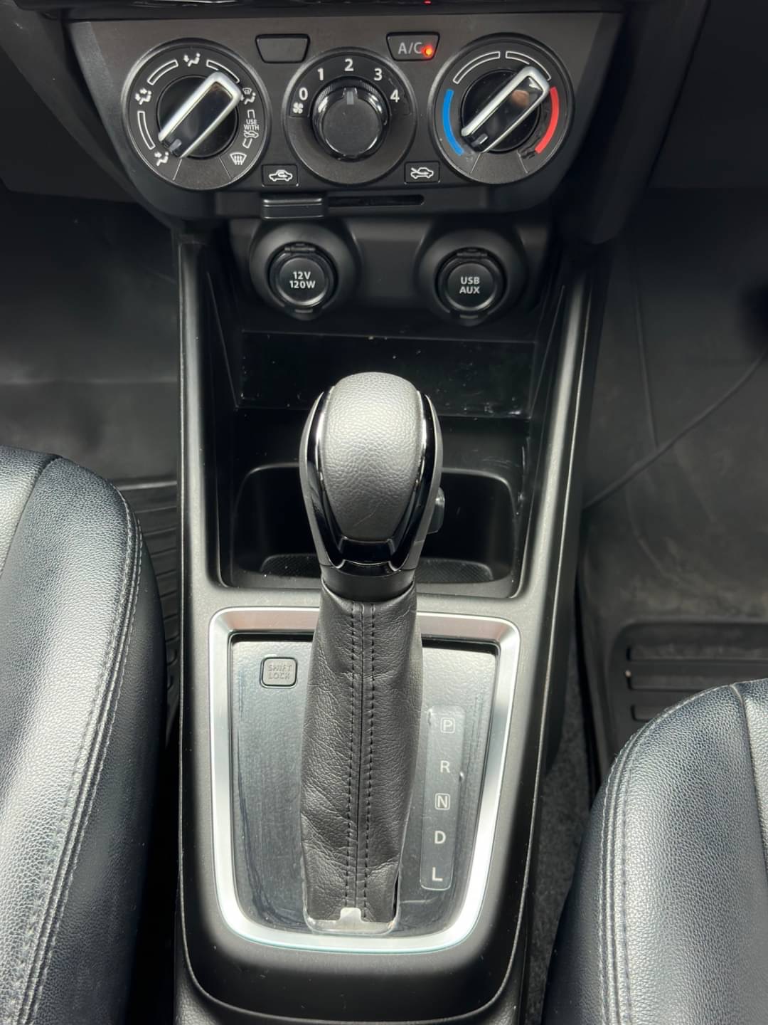 2020 Suzuki Swift สีแดง (รูปที่ 13)