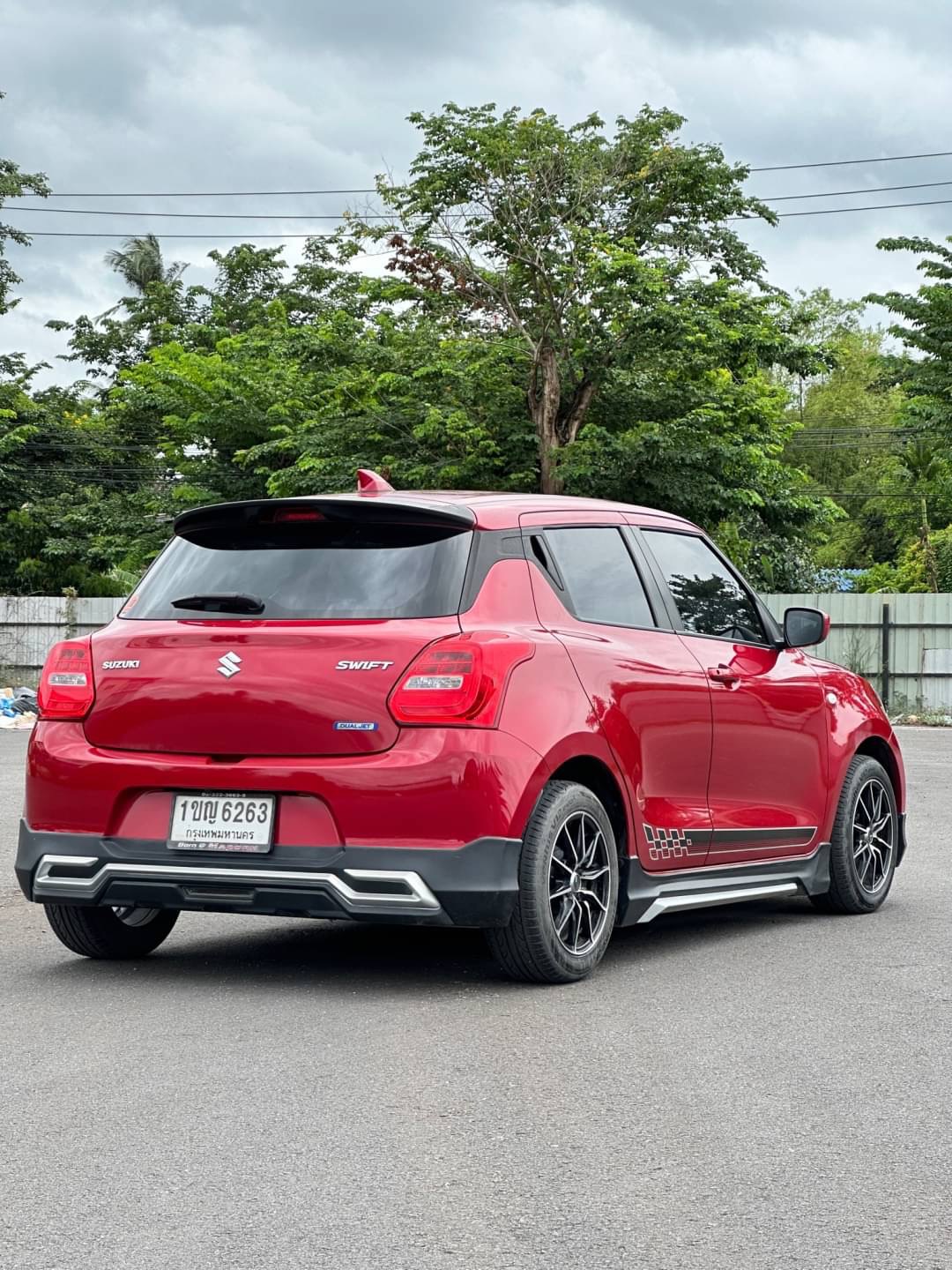 2020 Suzuki Swift สีแดง