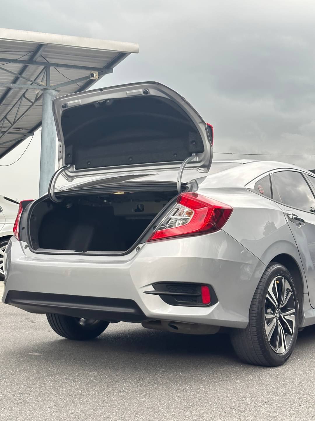2016 Honda Civic Sedan สีเงิน (รูปที่ 7)