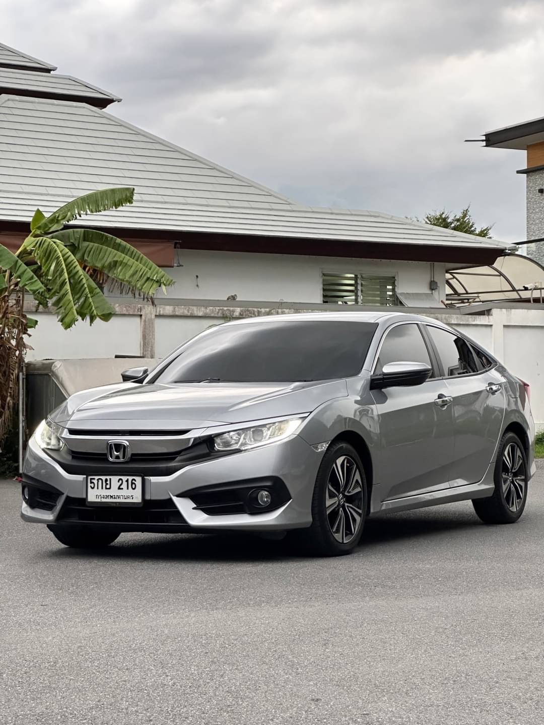 2016 Honda Civic Sedan สีเงิน (รูปที่ 6)