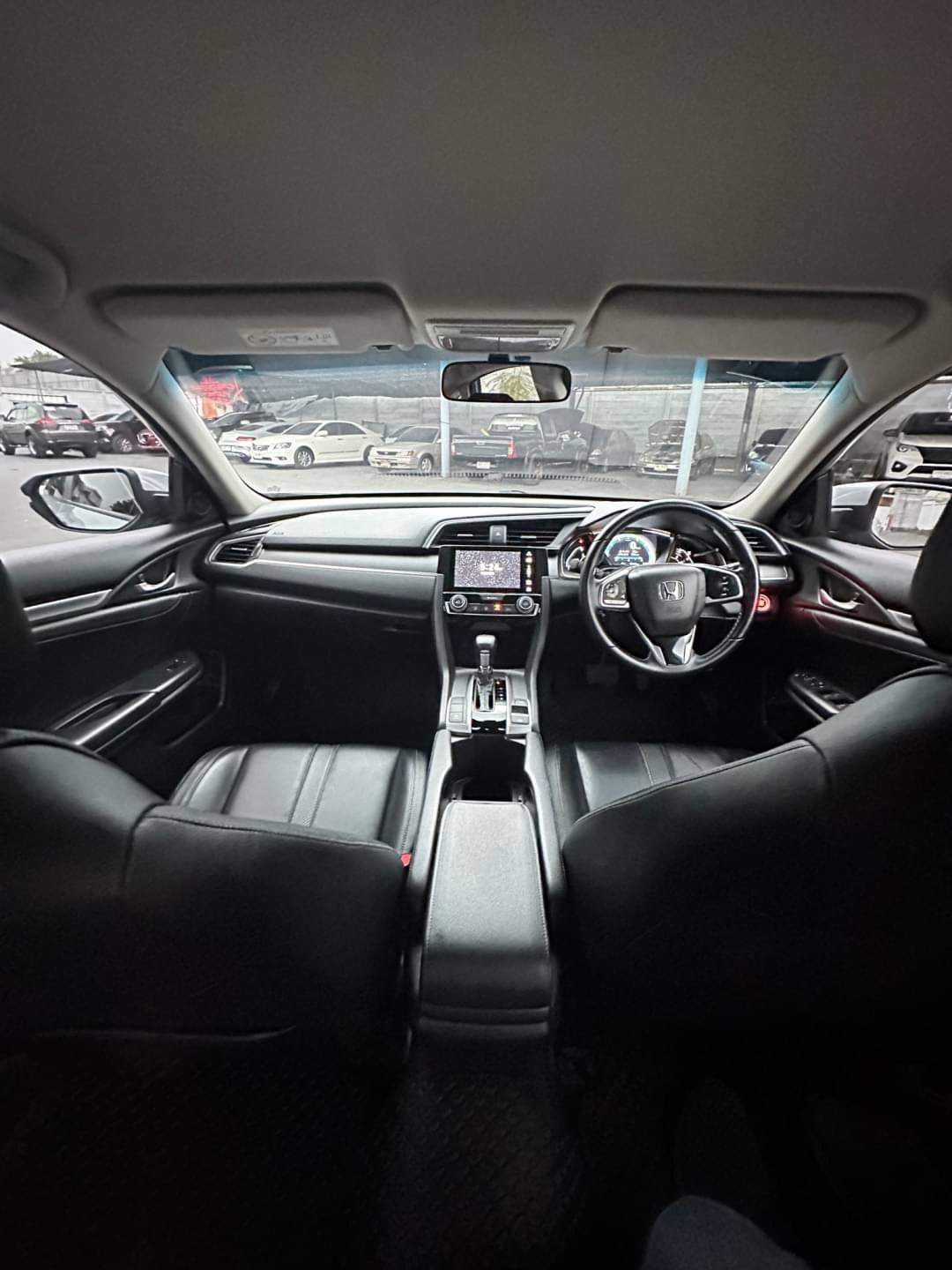 2016 Honda Civic Sedan สีเงิน (รูปที่ 10)
