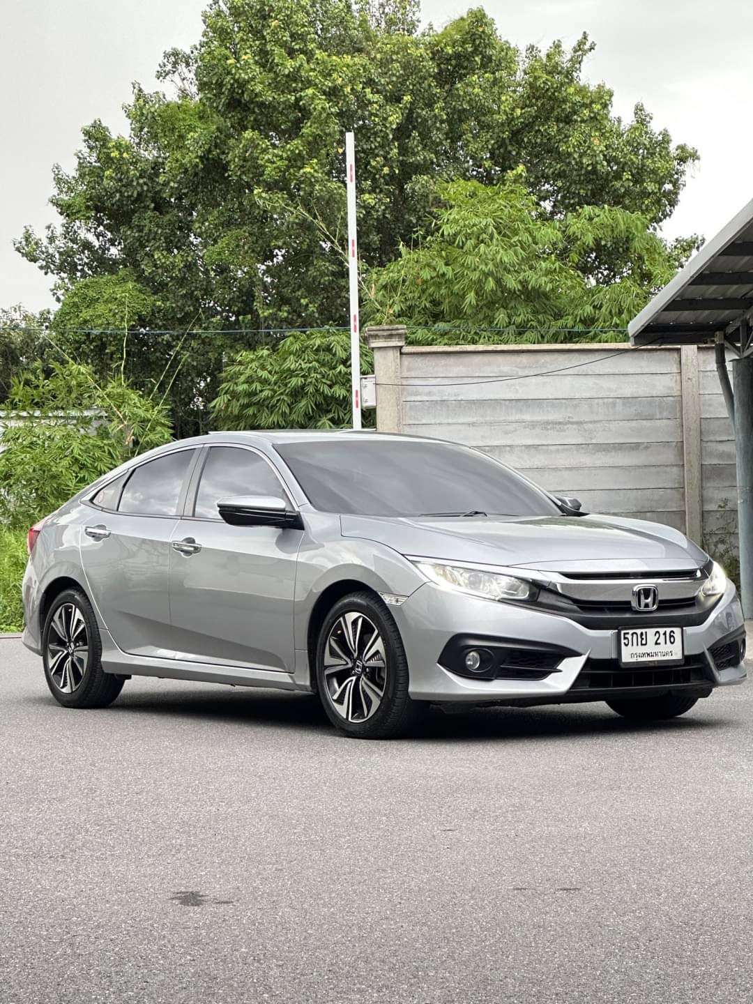 2016 Honda Civic Sedan สีเงิน