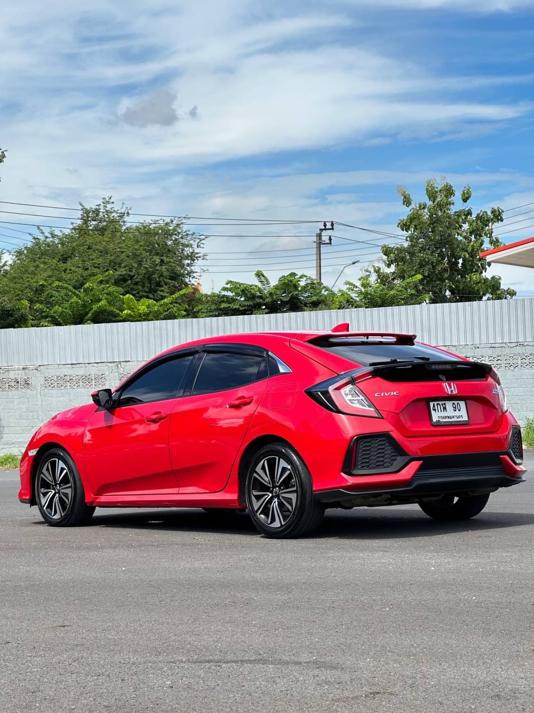 2016 Honda Civic Hatchback สีแดง