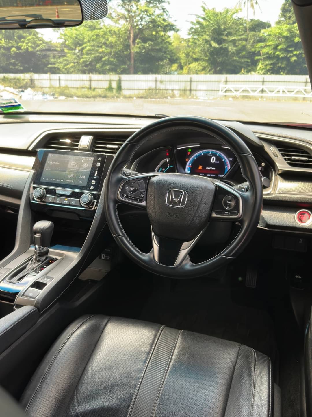 2016 Honda Civic Hatchback สีแดง (รูปที่ 11)