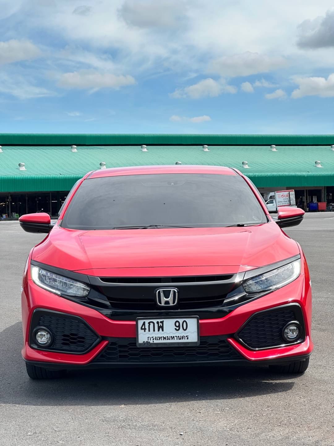 2016 Honda Civic Hatchback สีแดง