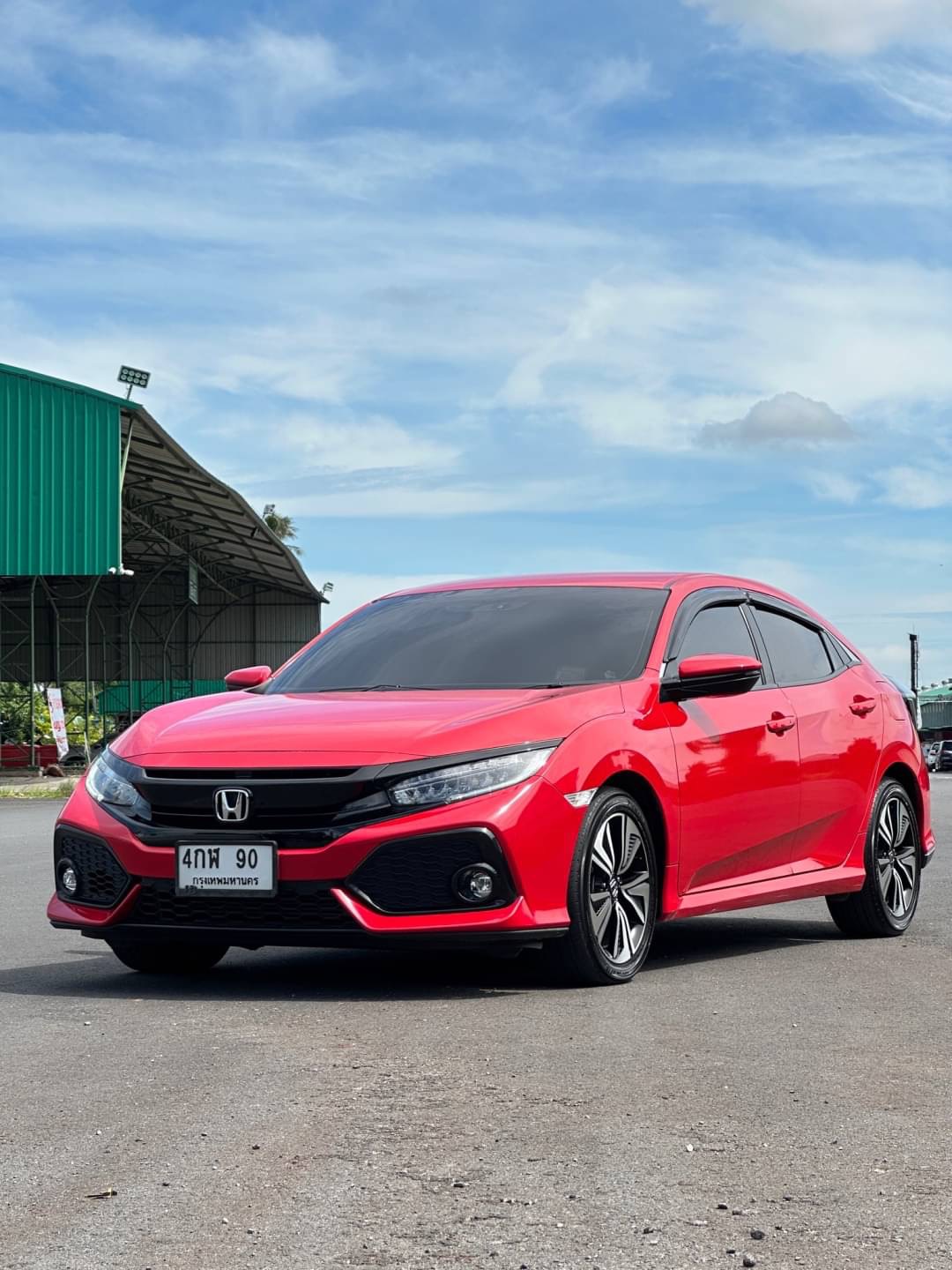 2016 Honda Civic Hatchback สีแดง (รูปที่ 4)