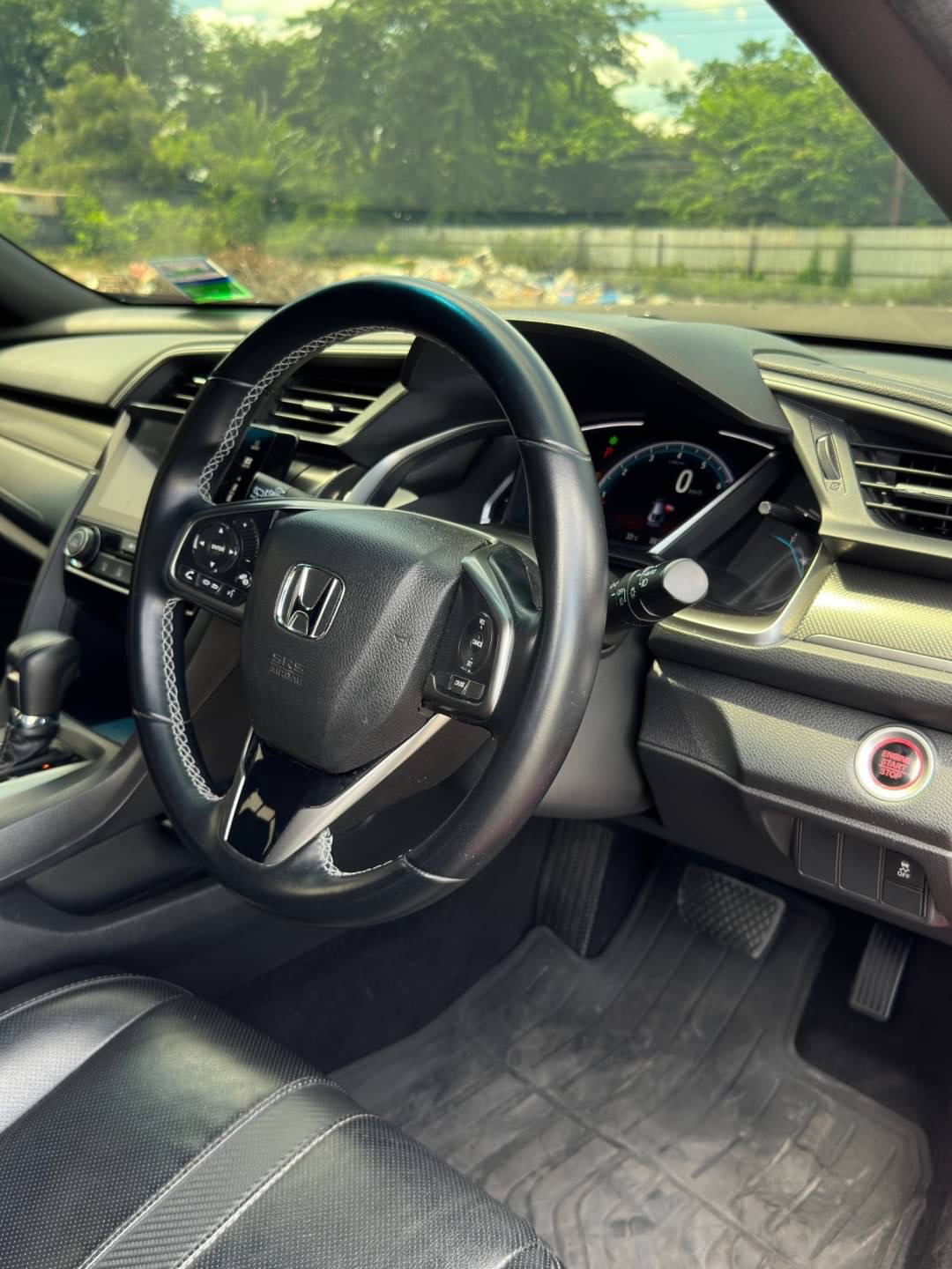2016 Honda Civic Hatchback สีแดง (รูปที่ 14)