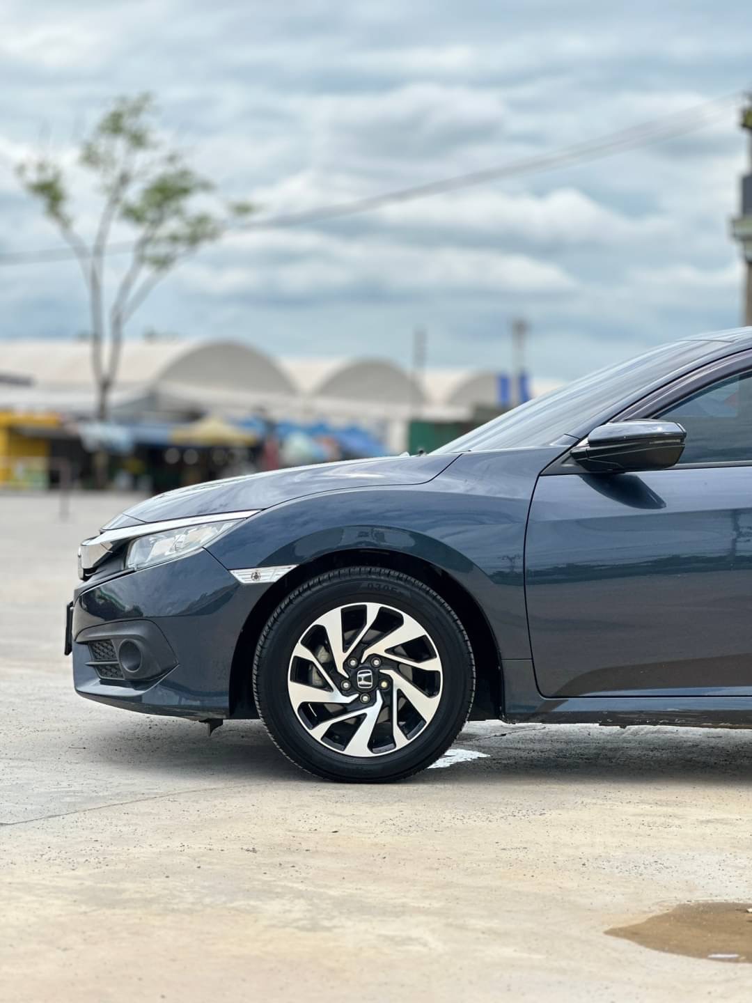 2017 Honda Civic สีเทา (รูปที่ 5)