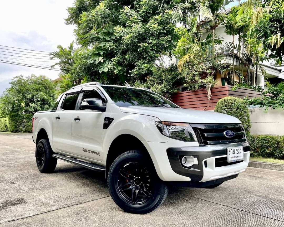 2013 Ford Ranger Wildtrak 2.0 4x2 6AT สีขาว (รูปที่ 2)