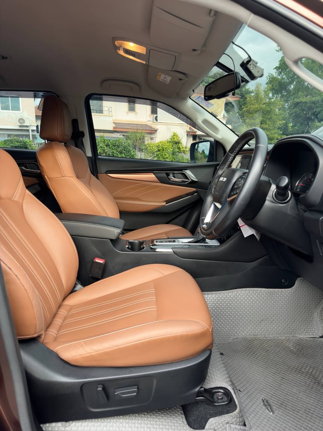 2022 Isuzu MUX Wagon สีน้ำตาล (รูปที่ 10)