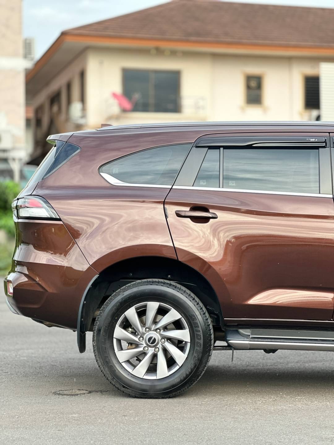 2022 Isuzu MUX Wagon สีน้ำตาล (รูปที่ 9)