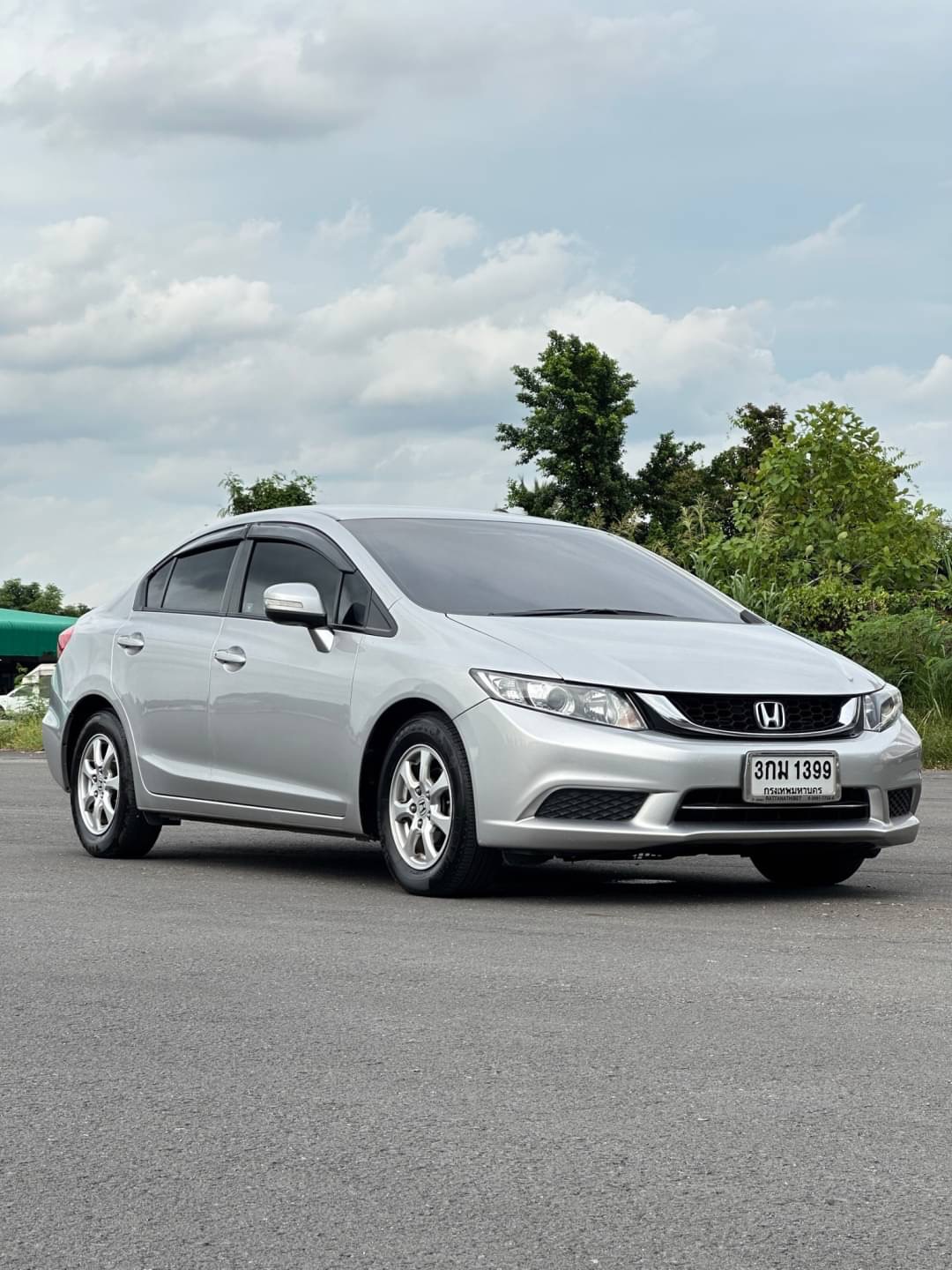 2014 Honda Civic FB สีเงิน (รูปที่ 2)