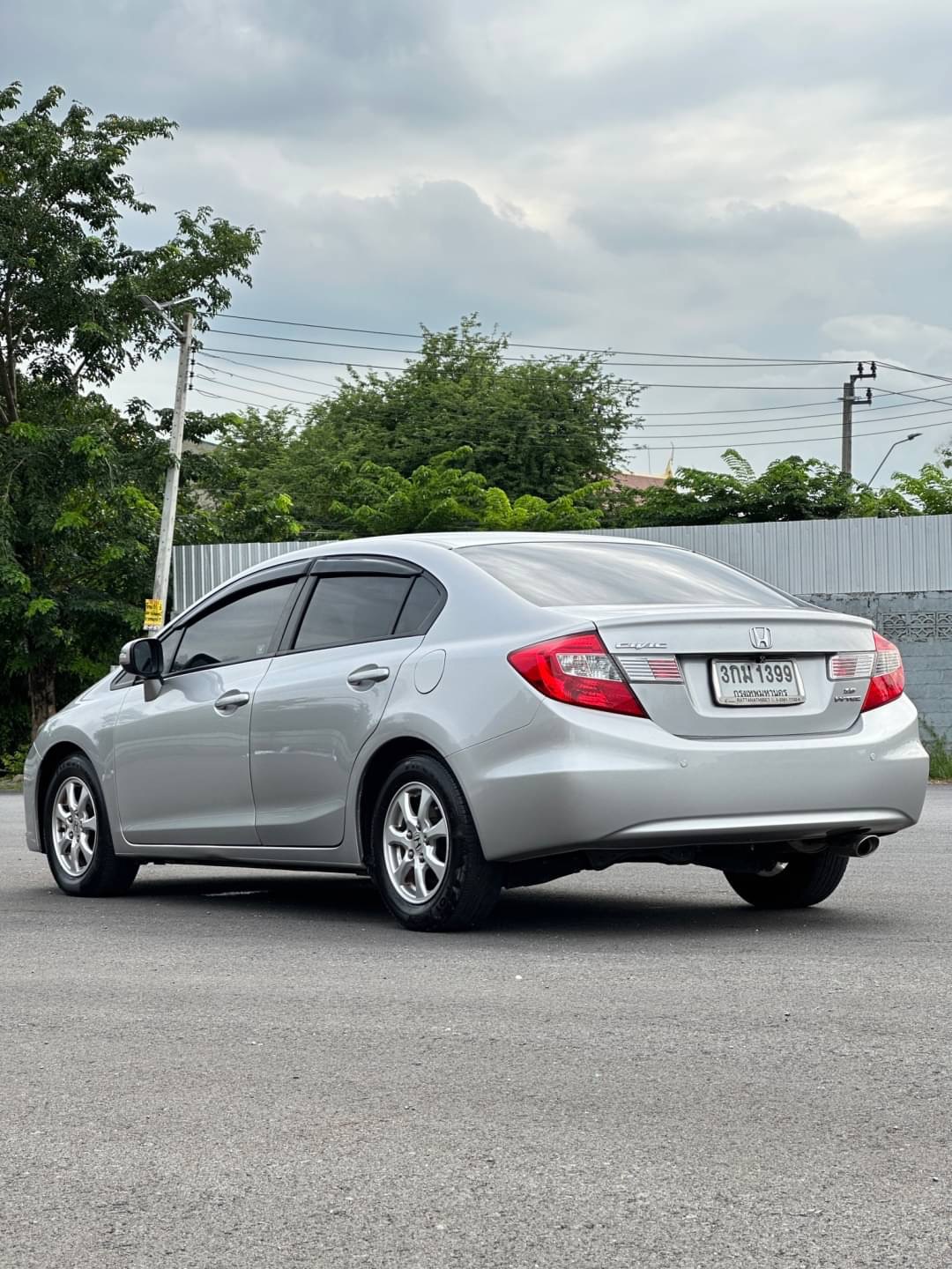 2014 Honda Civic FB สีเงิน (รูปที่ 5)