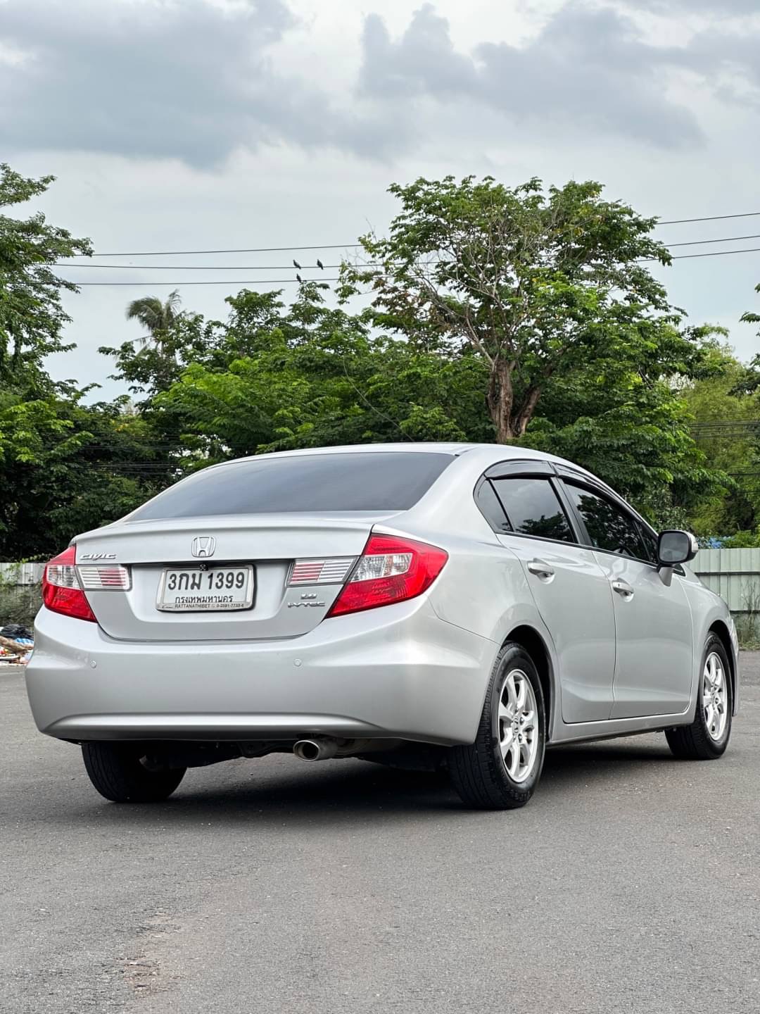 2014 Honda Civic FB สีเงิน (รูปที่ 3)