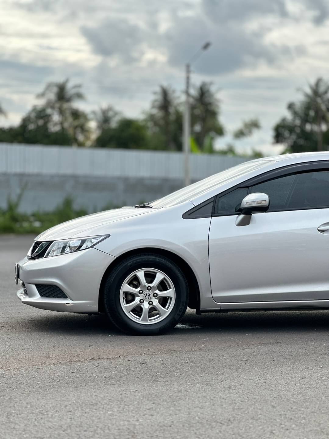 2014 Honda Civic FB สีเงิน (รูปที่ 7)