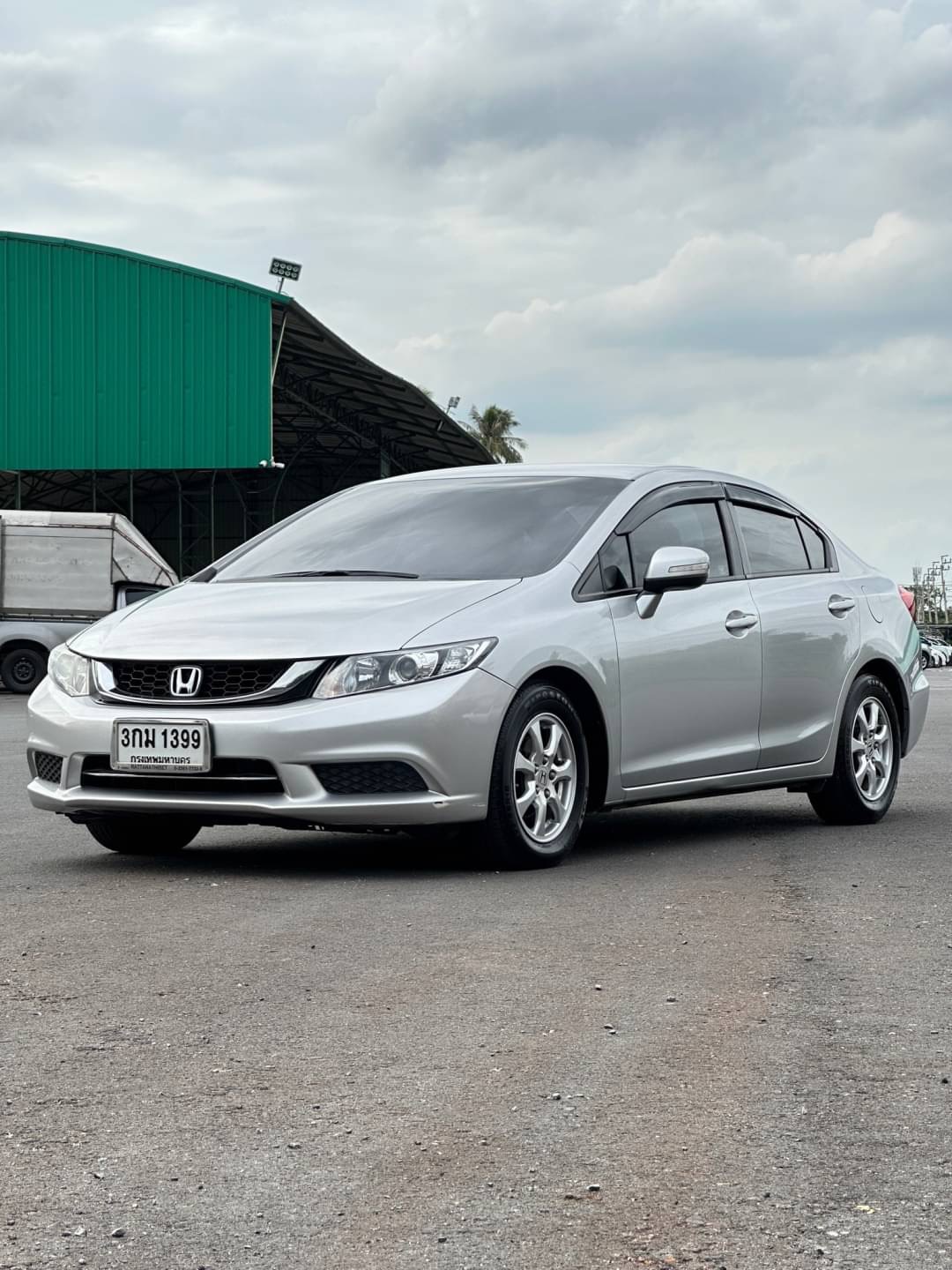 2014 Honda Civic FB สีเงิน (รูปที่ 8)