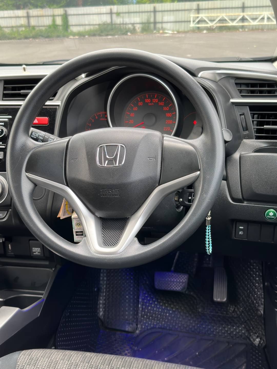 2016 Honda Jazz GK สีเทา (รูปที่ 10)