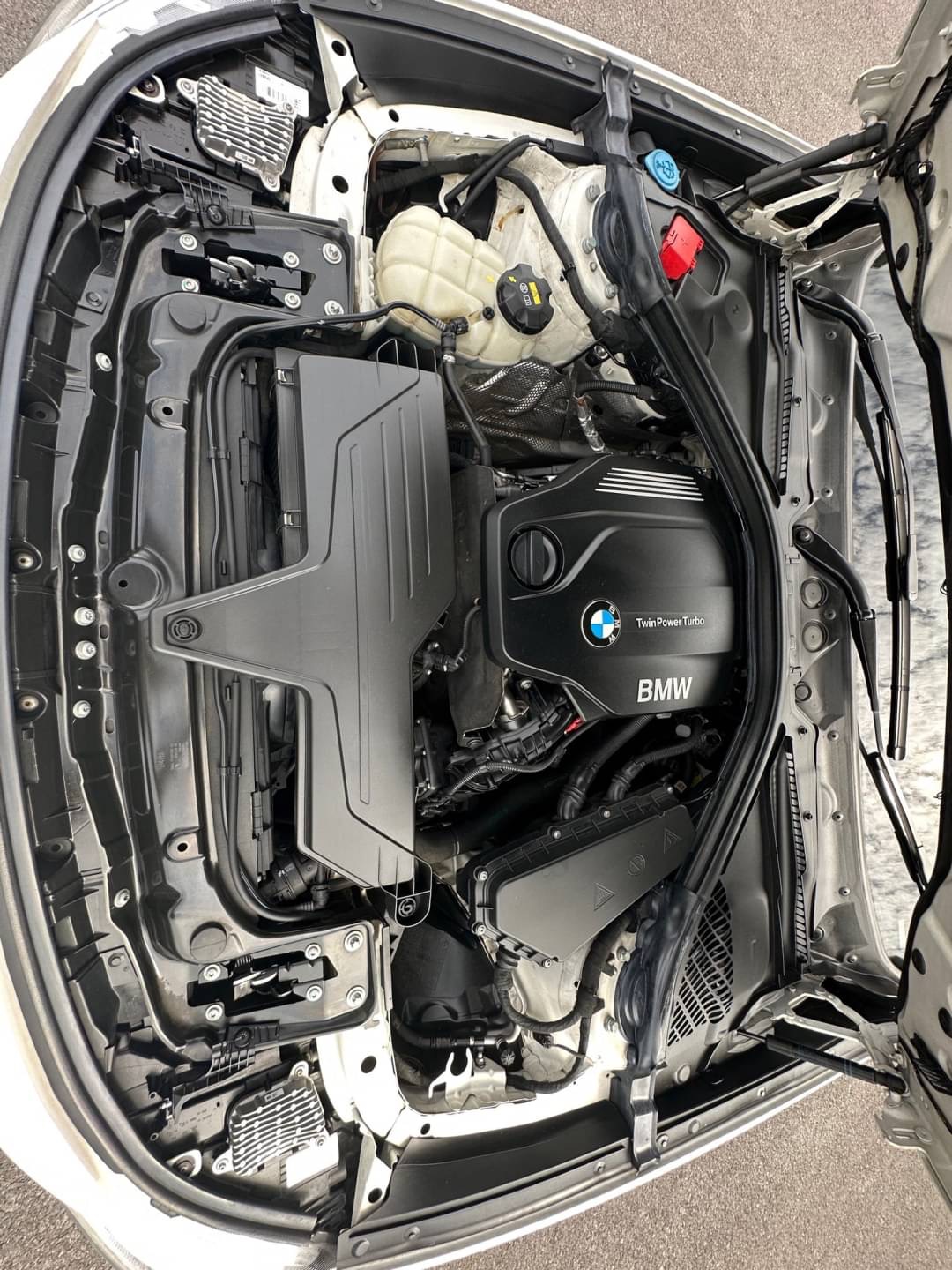 2019 BMW 320d GT Msport LCI สีขาว (รูปที่ 16)